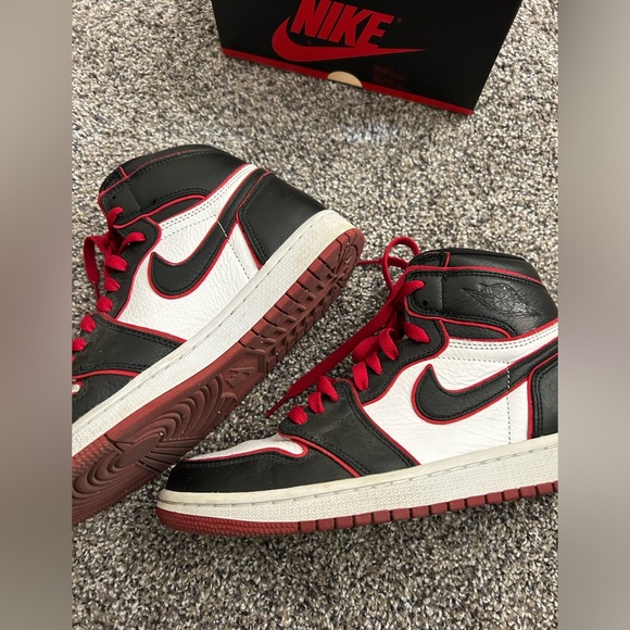 Nike Jordan 1 Retro High Bloodline